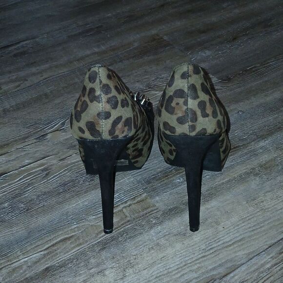 Penny Loves Kenny olive green leopard print spike 5.5" heels Sz 8.5 EUC - Picture 6 of 9
